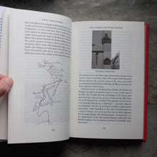 โหลดรูปภาพลงในเครื่องมือใช้ดูของ Gallery A Walk Through Paris | Hardback
ร้านหนังสือและสิ่งของ เป็นร้านหนังสือภาษาอังกฤษหายาก และร้านกาแฟ หรือ บุ๊คคาเฟ่ ตั้งอยู่สุขุมวิท กรุงเทพ