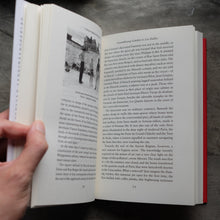 โหลดรูปภาพลงในเครื่องมือใช้ดูของ Gallery A Walk Through Paris | Hardback
ร้านหนังสือและสิ่งของ เป็นร้านหนังสือภาษาอังกฤษหายาก และร้านกาแฟ หรือ บุ๊คคาเฟ่ ตั้งอยู่สุขุมวิท กรุงเทพ