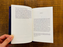 โหลดรูปภาพลงในเครื่องมือใช้ดูของ Gallery Confessions
ร้านหนังสือและสิ่งของ เป็นร้านหนังสือภาษาอังกฤษหายาก และร้านกาแฟ หรือ บุ๊คคาเฟ่ ตั้งอยู่สุขุมวิท กรุงเทพ