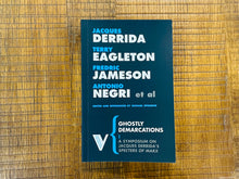 โหลดรูปภาพลงในเครื่องมือใช้ดูของ Gallery Ghostly Demarcations
ร้านหนังสือและสิ่งของ เป็นร้านหนังสือภาษาอังกฤษหายาก และร้านกาแฟ หรือ บุ๊คคาเฟ่ ตั้งอยู่สุขุมวิท กรุงเทพ