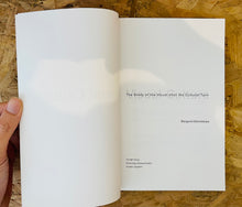 โหลดรูปภาพลงในเครื่องมือใช้ดูของ Gallery Visual Culture : The Study of the Visual after the Cultural Turn
 ร้านหนังสือและสิ่งของ เป็นร้านหนังสือภาษาอังกฤษหายาก และร้านกาแฟ หรือ บุ๊คคาเฟ่ ตั้งอยู่สุขุมวิท กรุงเทพ