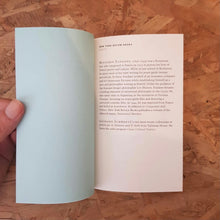 โหลดรูปภาพลงในเครื่องมือใช้ดูของ Gallery Cinepoems And Others
ร้านหนังสือและสิ่งของ เป็นร้านหนังสือภาษาอังกฤษหายาก และร้านกาแฟ หรือ บุ๊คคาเฟ่ ตั้งอยู่สุขุมวิท กรุงเทพ