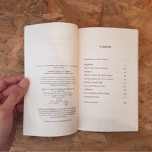 โหลดรูปภาพลงในเครื่องมือใช้ดูของ Gallery Short Cuts : Selected Stories
ร้านหนังสือและสิ่งของ เป็นร้านหนังสือภาษาอังกฤษหายาก และร้านกาแฟ หรือ บุ๊คคาเฟ่ ตั้งอยู่สุขุมวิท กรุงเทพ