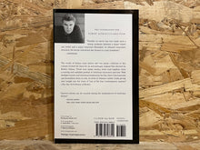 โหลดรูปภาพลงในเครื่องมือใช้ดูของ Gallery Short Cuts : Selected Stories
ร้านหนังสือและสิ่งของ เป็นร้านหนังสือภาษาอังกฤษหายาก และร้านกาแฟ หรือ บุ๊คคาเฟ่ ตั้งอยู่สุขุมวิท กรุงเทพ