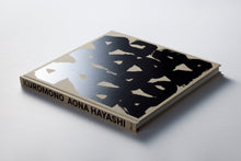 Load image into Gallery viewer, KUROMONO 林青那
 ร้านหนังสือและสิ่งของ เป็นร้านหนังสือภาษาอังกฤษหายาก และร้านกาแฟ หรือ บุ๊คคาเฟ่ ตั้งอยู่สุขุมวิท กรุงเทพ