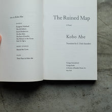 Load image into Gallery viewer, The Ruined Map | Kobo Abe
 ร้านหนังสือและสิ่งของ เป็นร้านหนังสือภาษาอังกฤษหายาก และร้านกาแฟ หรือ บุ๊คคาเฟ่ ตั้งอยู่สุขุมวิท กรุงเทพ