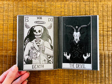 โหลดรูปภาพลงในเครื่องมือใช้ดูของ Gallery The Magician Zine - The Wizard’s Almanac Series
 ร้านหนังสือและสิ่งของ เป็นร้านหนังสือภาษาอังกฤษหายาก และร้านกาแฟ หรือ บุ๊คคาเฟ่ ตั้งอยู่สุขุมวิท กรุงเทพ