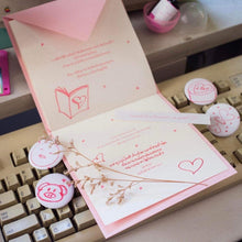 โหลดรูปภาพลงในเครื่องมือใช้ดูของ Gallery Romanticraipoet Zine
 ร้านหนังสือและสิ่งของ เป็นร้านหนังสือภาษาอังกฤษหายาก และร้านกาแฟ หรือ บุ๊คคาเฟ่ ตั้งอยู่สุขุมวิท กรุงเทพ