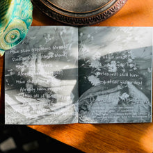 โหลดรูปภาพลงในเครื่องมือใช้ดูของ Gallery The Grasshopper Zine - The Wizard’s Almanac Vol. IV
 ร้านหนังสือและสิ่งของ เป็นร้านหนังสือภาษาอังกฤษหายาก และร้านกาแฟ หรือ บุ๊คคาเฟ่ ตั้งอยู่สุขุมวิท กรุงเทพ