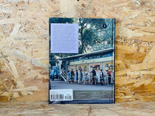 โหลดรูปภาพลงในเครื่องมือใช้ดูของ Gallery The "Public" Life of Photographs
 ร้านหนังสือและสิ่งของ เป็นร้านหนังสือภาษาอังกฤษหายาก และร้านกาแฟ หรือ บุ๊คคาเฟ่ ตั้งอยู่สุขุมวิท กรุงเทพ
