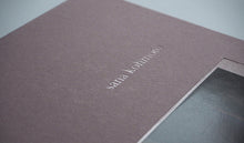 โหลดรูปภาพลงในเครื่องมือใช้ดูของ Gallery Other Mementos 幸本紗奈
 ร้านหนังสือและสิ่งของ เป็นร้านหนังสือภาษาอังกฤษหายาก และร้านกาแฟ หรือ บุ๊คคาเฟ่ ตั้งอยู่สุขุมวิท กรุงเทพ