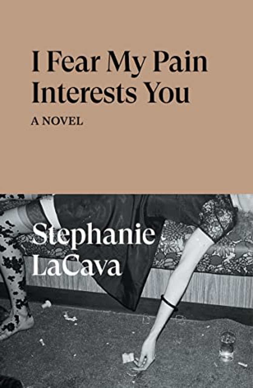 I Fear My Pain Interests You: A Novel ร้านหนังสือและสิ่งของ เป็นร้านหนังสือภาษาอังกฤษหายาก และร้านกาแฟ หรือ บุ๊คคาเฟ่ ตั้งอยู่สุขุมวิท กรุงเทพ