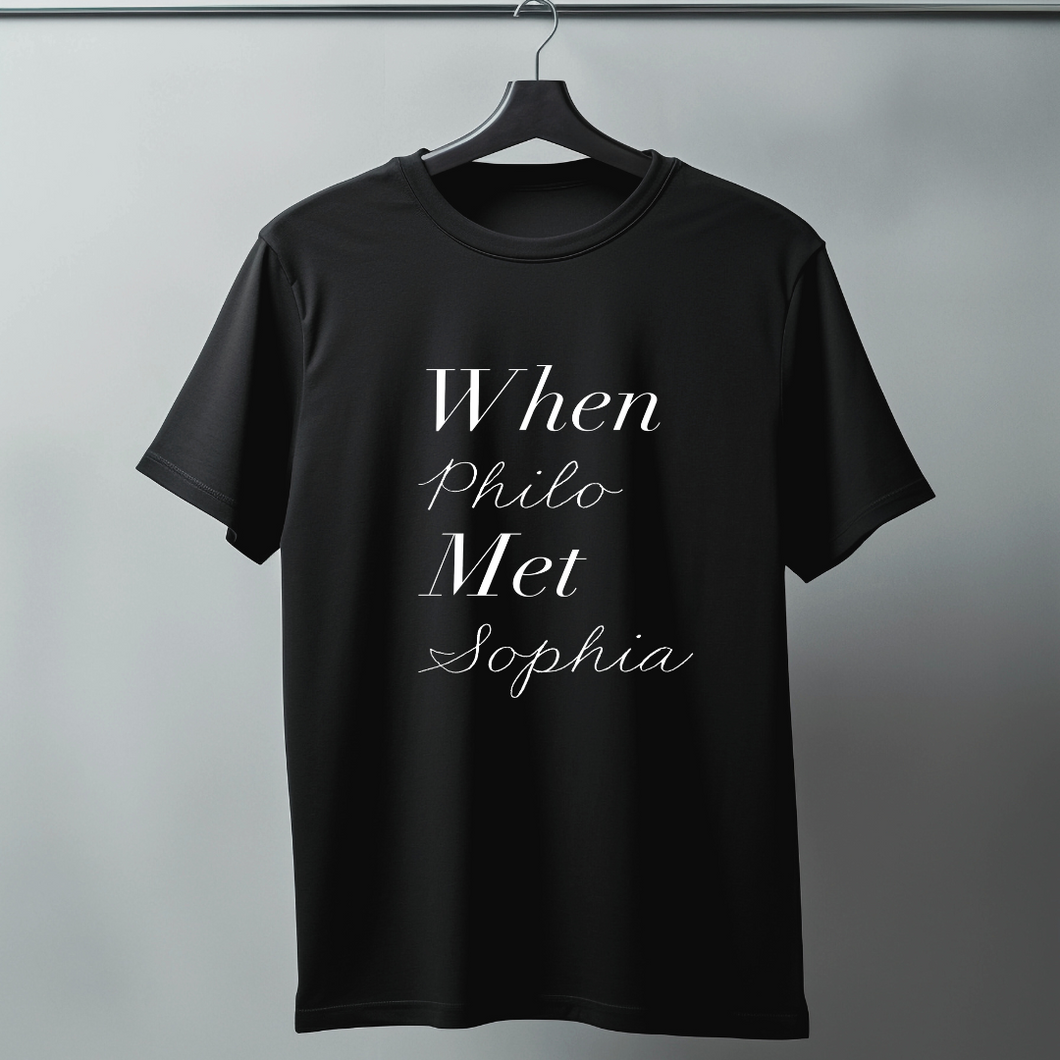 When Philo Met Sophia T-Shirt (Pre-Order) ร้านหนังสือและสิ่งของ เป็นร้านหนังสือภาษาอังกฤษหายาก และร้านกาแฟ หรือ บุ๊คคาเฟ่ ตั้งอยู่สุขุมวิท กรุงเทพ