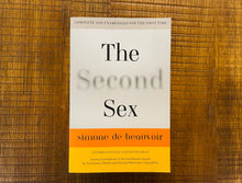 โหลดรูปภาพลงในเครื่องมือใช้ดูของ Gallery The Second Sex
 ร้านหนังสือและสิ่งของ เป็นร้านหนังสือภาษาอังกฤษหายาก และร้านกาแฟ หรือ บุ๊คคาเฟ่ ตั้งอยู่สุขุมวิท กรุงเทพ