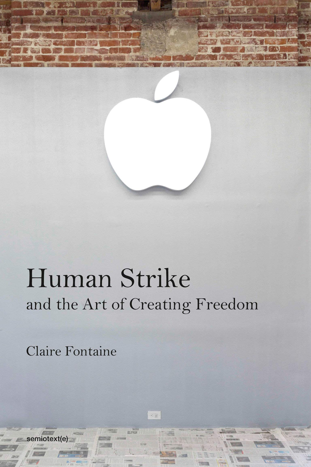 Human Strike and the Art of Creating Freedom ร้านหนังสือและสิ่งของ เป็นร้านหนังสือภาษาอังกฤษหายาก และร้านกาแฟ หรือ บุ๊คคาเฟ่ ตั้งอยู่สุขุมวิท กรุงเทพ