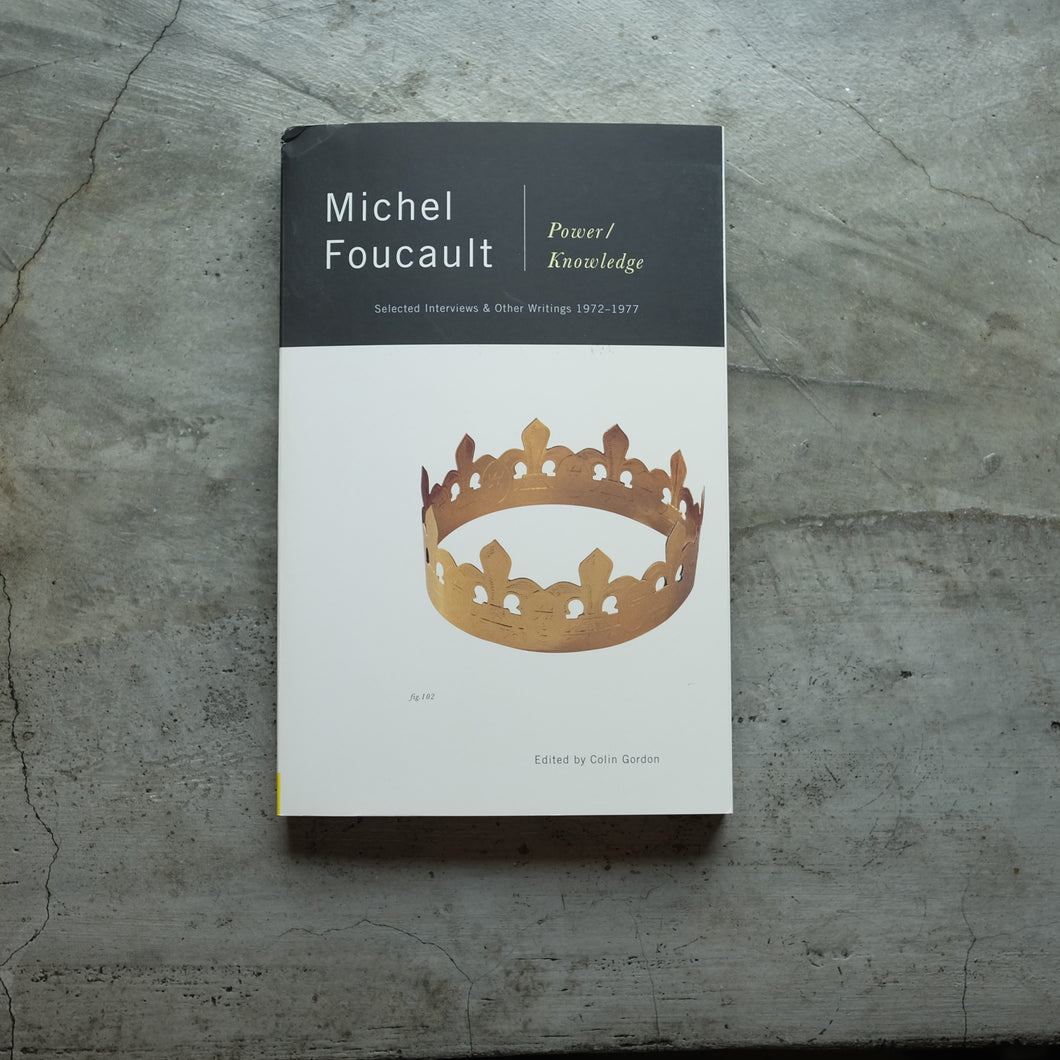 Power/Knowledge | Michel Foucault ร้านหนังสือและสิ่งของ เป็นร้านหนังสือภาษาอังกฤษหายาก และร้านกาแฟ หรือ บุ๊คคาเฟ่ ตั้งอยู่สุขุมวิท กรุงเทพ
