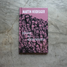 Load image into Gallery viewer, Essay in The Metaphysics | Martin Heidegger
 ร้านหนังสือและสิ่งของ เป็นร้านหนังสือภาษาอังกฤษหายาก และร้านกาแฟ หรือ บุ๊คคาเฟ่ ตั้งอยู่สุขุมวิท กรุงเทพ