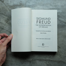 Load image into Gallery viewer, The Interpretation of Dreams: The Complete and Definitive Text | Sigmund Freud
 ร้านหนังสือและสิ่งของ เป็นร้านหนังสือภาษาอังกฤษหายาก และร้านกาแฟ หรือ บุ๊คคาเฟ่ ตั้งอยู่สุขุมวิท กรุงเทพ