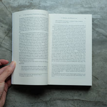 โหลดรูปภาพลงในเครื่องมือใช้ดูของ Gallery The Interpretation of Dreams: The Complete and Definitive Text | Sigmund Freud
 ร้านหนังสือและสิ่งของ เป็นร้านหนังสือภาษาอังกฤษหายาก และร้านกาแฟ หรือ บุ๊คคาเฟ่ ตั้งอยู่สุขุมวิท กรุงเทพ