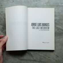 Load image into Gallery viewer, Jorge Luis Borges: The Last Interview: and Other Conversations | Jorge Luis Borges
 ร้านหนังสือและสิ่งของ เป็นร้านหนังสือภาษาอังกฤษหายาก และร้านกาแฟ หรือ บุ๊คคาเฟ่ ตั้งอยู่สุขุมวิท กรุงเทพ