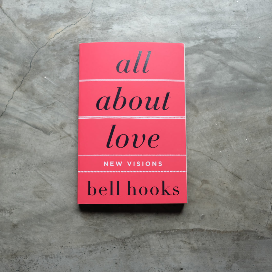 All About Love ร้านหนังสือและสิ่งของ เป็นร้านหนังสือภาษาอังกฤษหายาก และร้านกาแฟ หรือ บุ๊คคาเฟ่ ตั้งอยู่สุขุมวิท กรุงเทพ