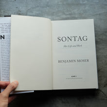 Load image into Gallery viewer, Sontag : Her Life and Work | Benjamin Moser
 ร้านหนังสือและสิ่งของ เป็นร้านหนังสือภาษาอังกฤษหายาก และร้านกาแฟ หรือ บุ๊คคาเฟ่ ตั้งอยู่สุขุมวิท กรุงเทพ