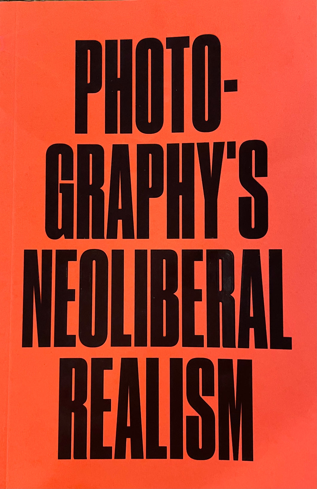 Photography's Neoliberal Realism Jörg Colberg ร้านหนังสือและสิ่งของ เป็นร้านหนังสือภาษาอังกฤษหายาก และร้านกาแฟ หรือ บุ๊คคาเฟ่ ตั้งอยู่สุขุมวิท กรุงเทพ
